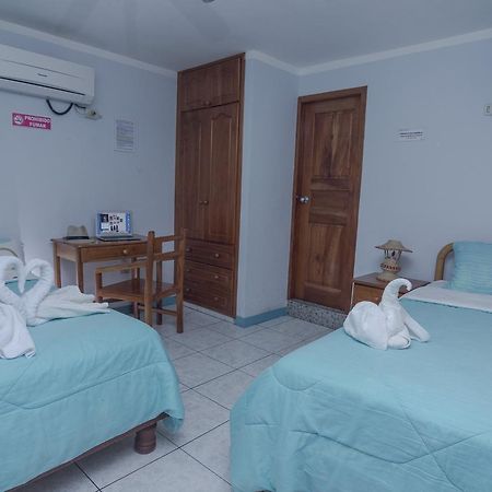 Hostal Leon Dormido Puerto Baquerizo Moreno Exteriör bild