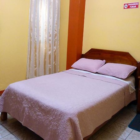 Hostal Leon Dormido Puerto Baquerizo Moreno Exteriör bild