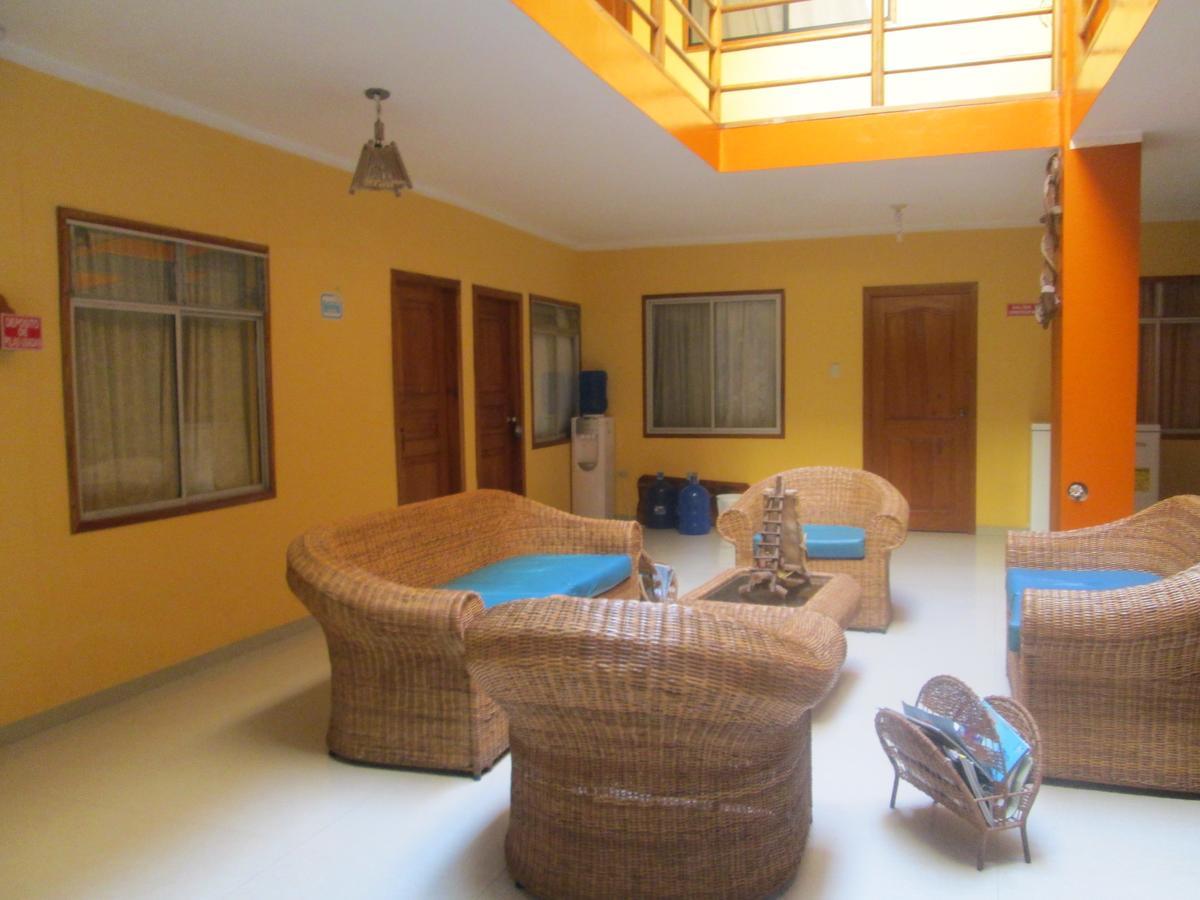 Hostal Leon Dormido Puerto Baquerizo Moreno Exteriör bild