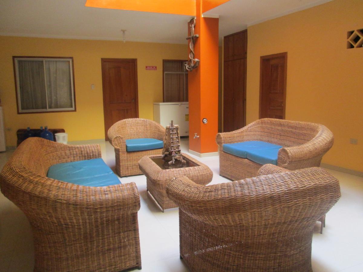 Hostal Leon Dormido Puerto Baquerizo Moreno Exteriör bild