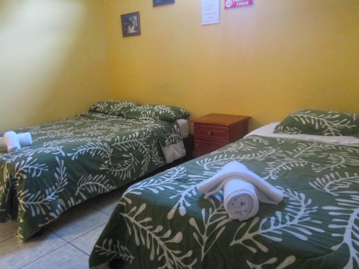 Hostal Leon Dormido Puerto Baquerizo Moreno Exteriör bild