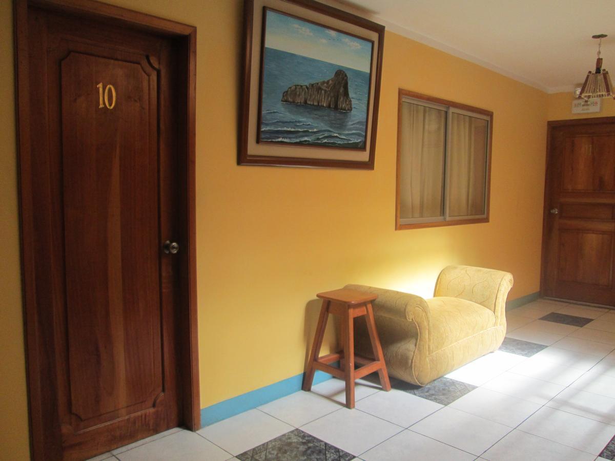 Hostal Leon Dormido Puerto Baquerizo Moreno Exteriör bild