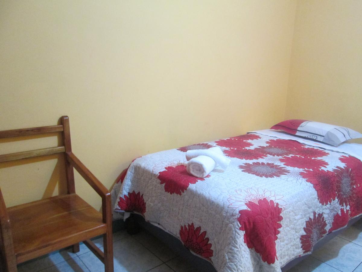 Hostal Leon Dormido Puerto Baquerizo Moreno Exteriör bild