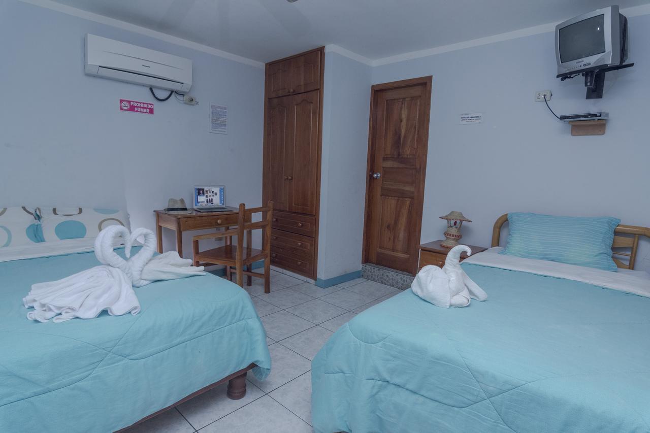Hostal Leon Dormido Puerto Baquerizo Moreno Exteriör bild