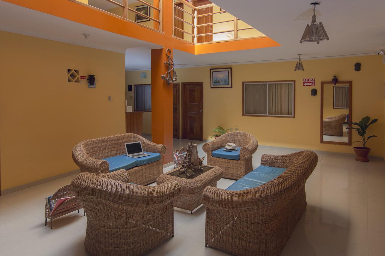 Hostal Leon Dormido Puerto Baquerizo Moreno Exteriör bild