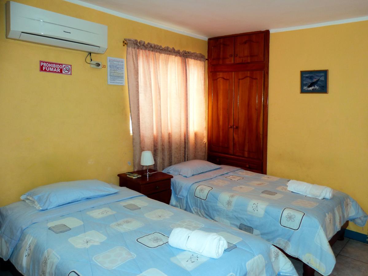 Hostal Leon Dormido Puerto Baquerizo Moreno Exteriör bild