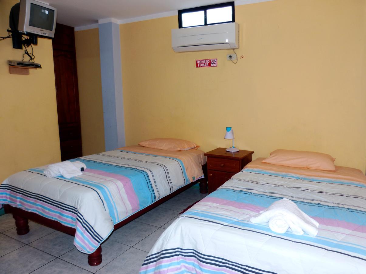 Hostal Leon Dormido Puerto Baquerizo Moreno Exteriör bild