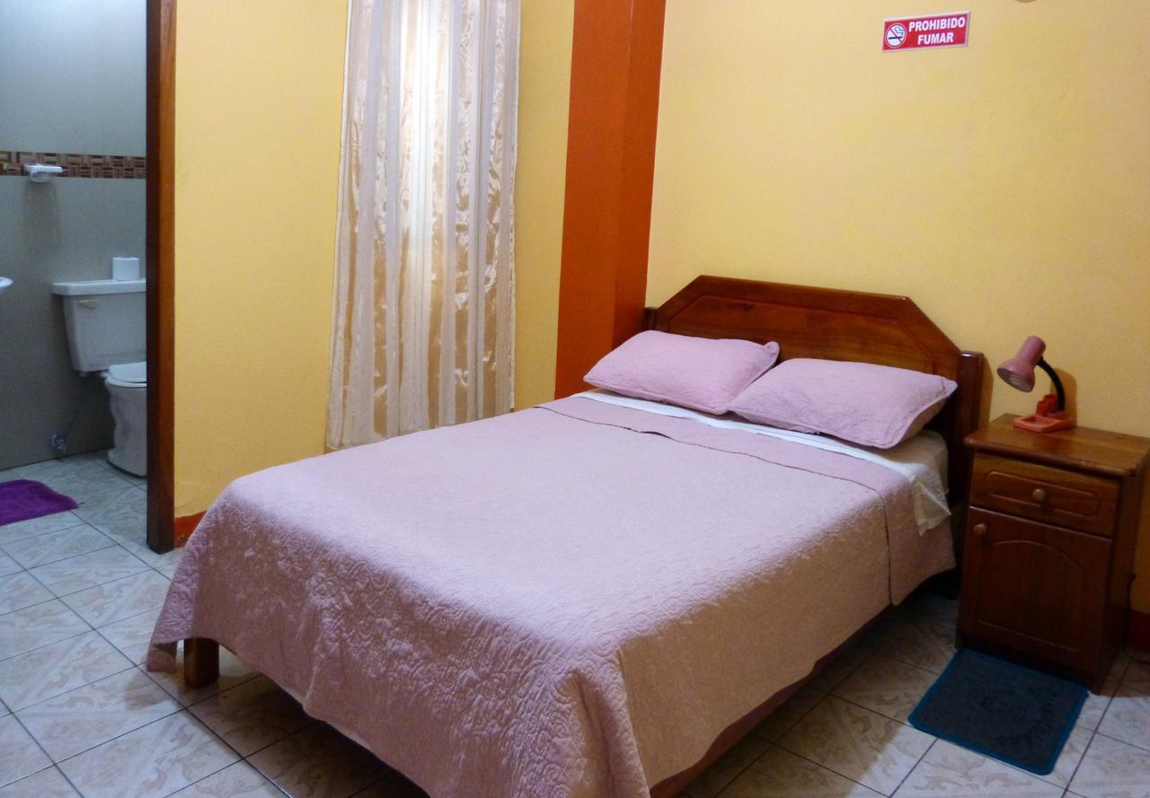 Hostal Leon Dormido Puerto Baquerizo Moreno Exteriör bild